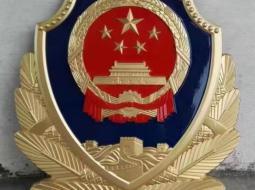 精细雕刻与现代技术的 结合-警徽制作工艺